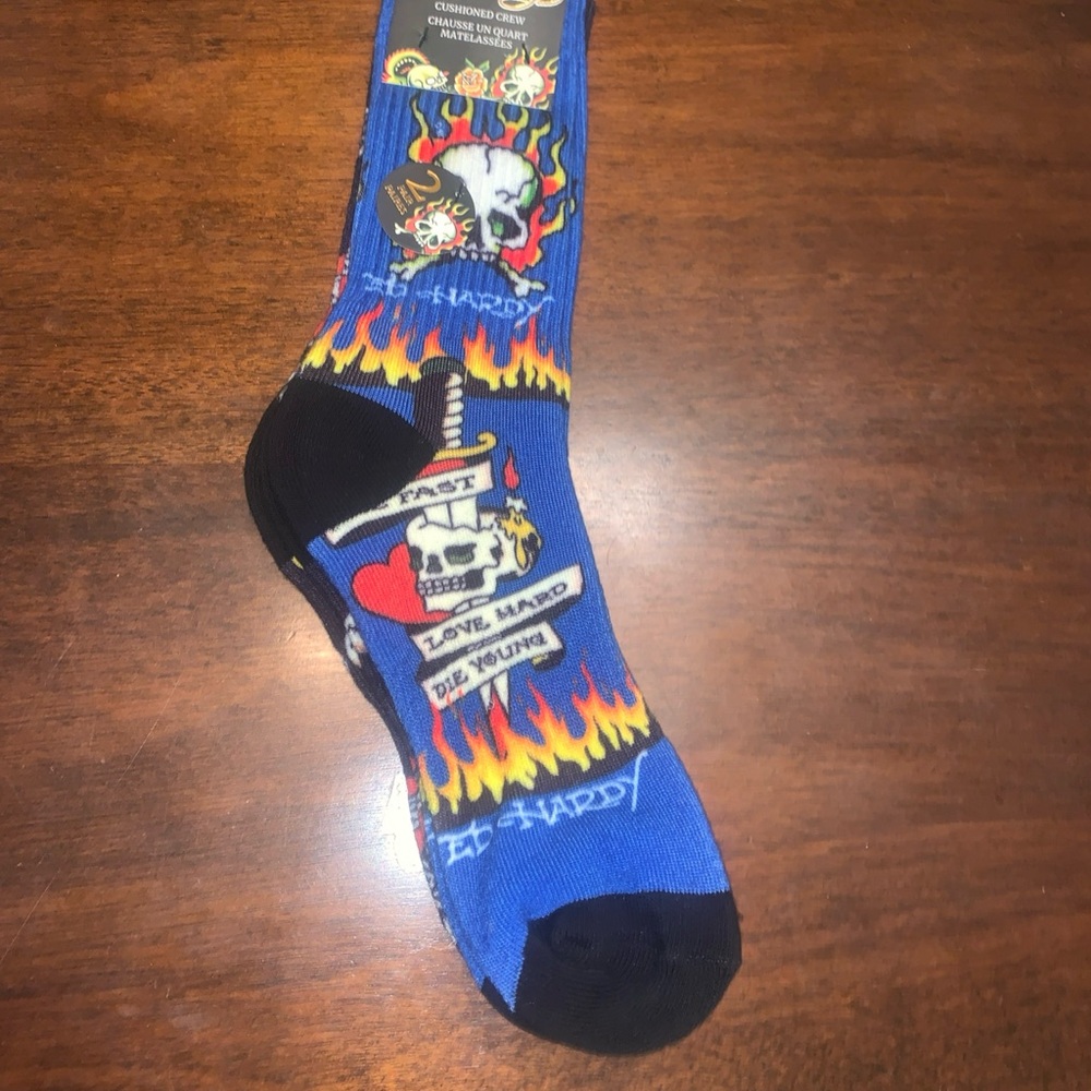 Ed Hardy Men's Crew Socks 2-Pack Multicolor Polyester, Cushioned, Sizes 6-12 - Picture 3 of 8
